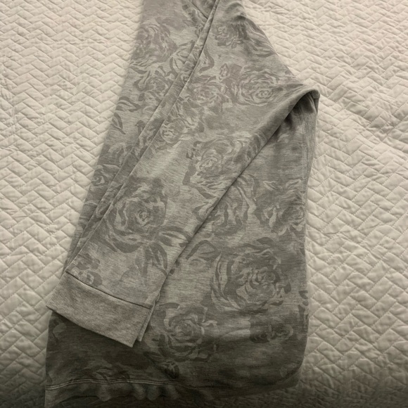 Hoodie Never worn - Picture 2 of 3